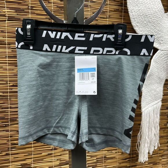 Nike Women's Pro Grx Dri-fit Training Shorts Size Medium - Picture 2 of 3